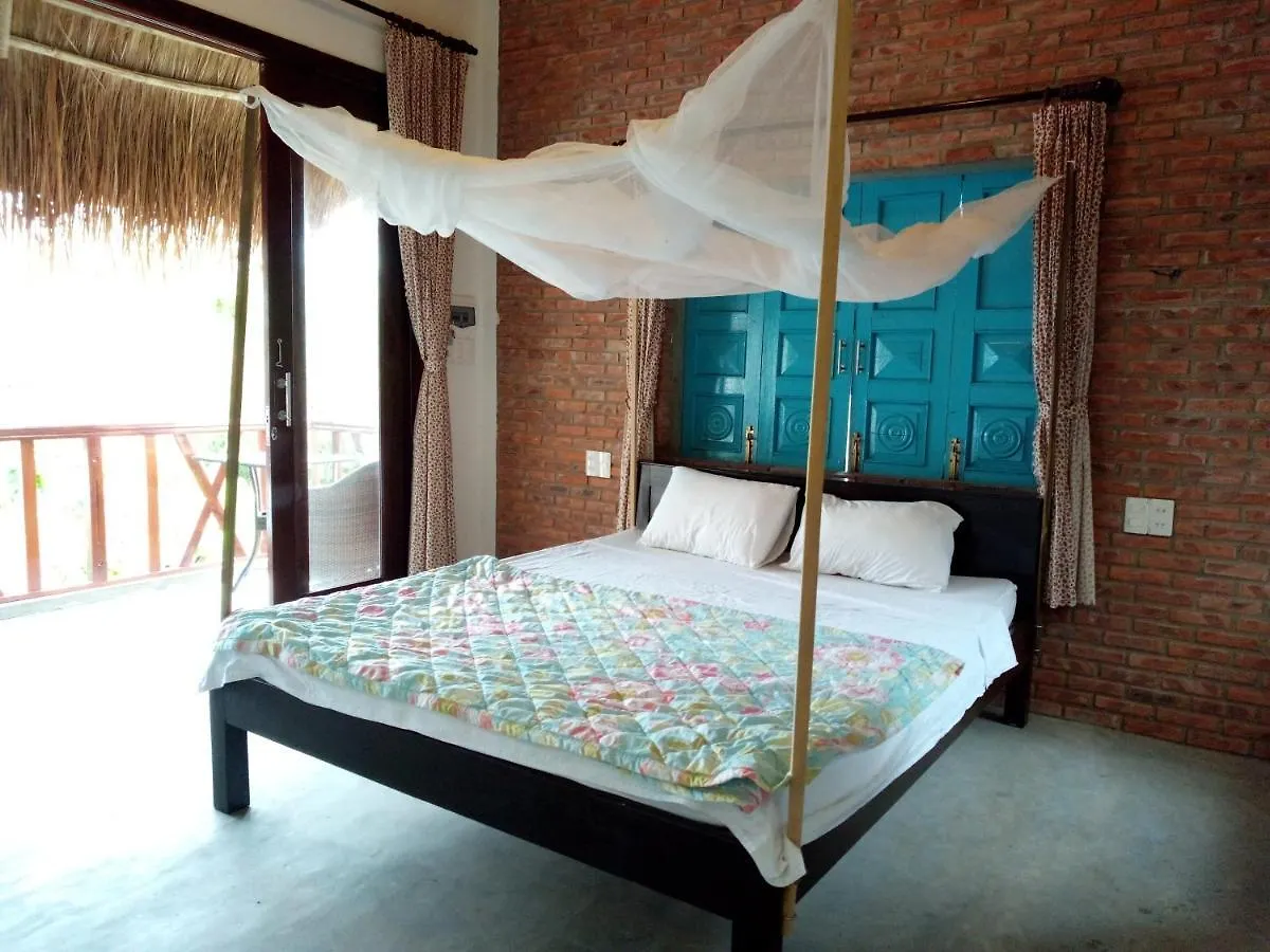 The Seaside Bungalow Hostel And Bar Hoi An